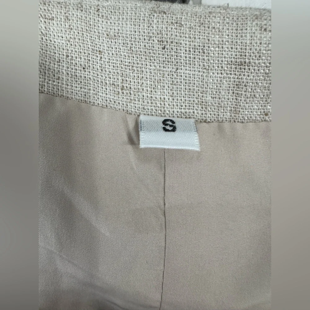 Button-Down Vest with Pockets - Picture 4 of 6